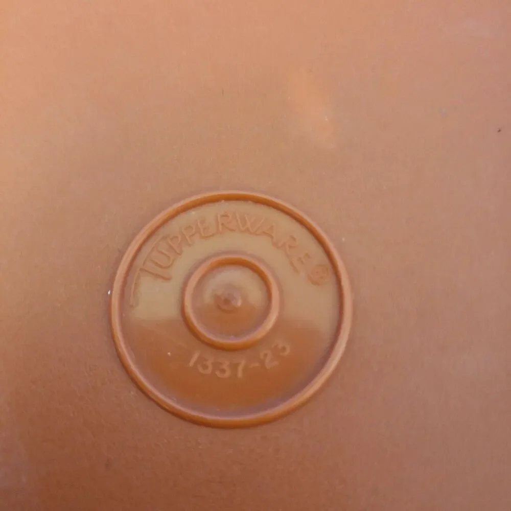 Tupperware vtg seal